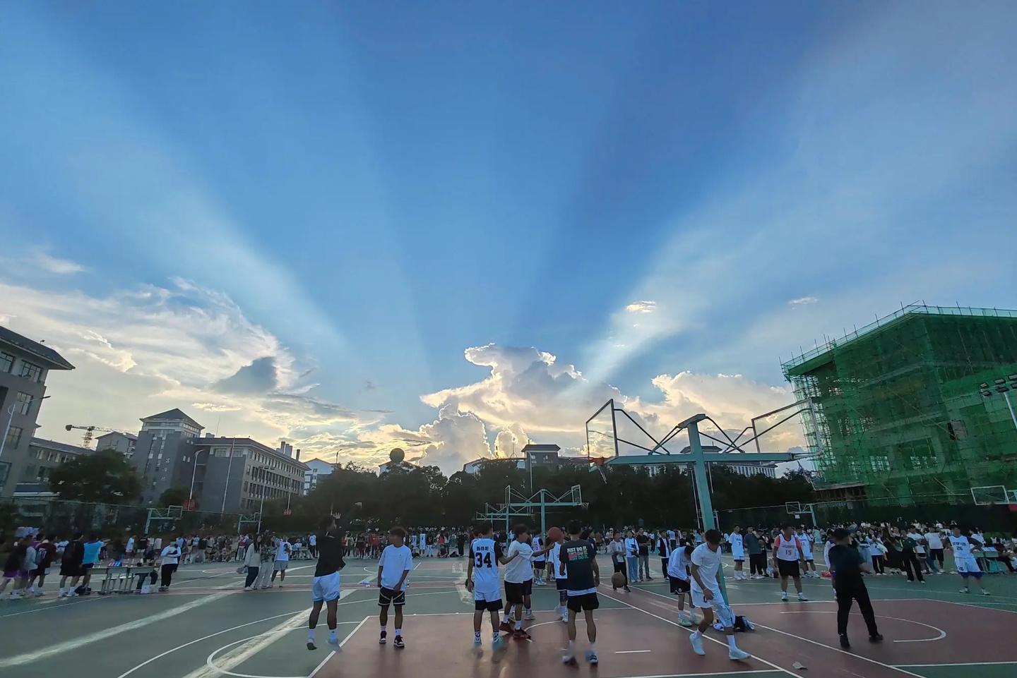 看看你们手机里的天空 ​​​