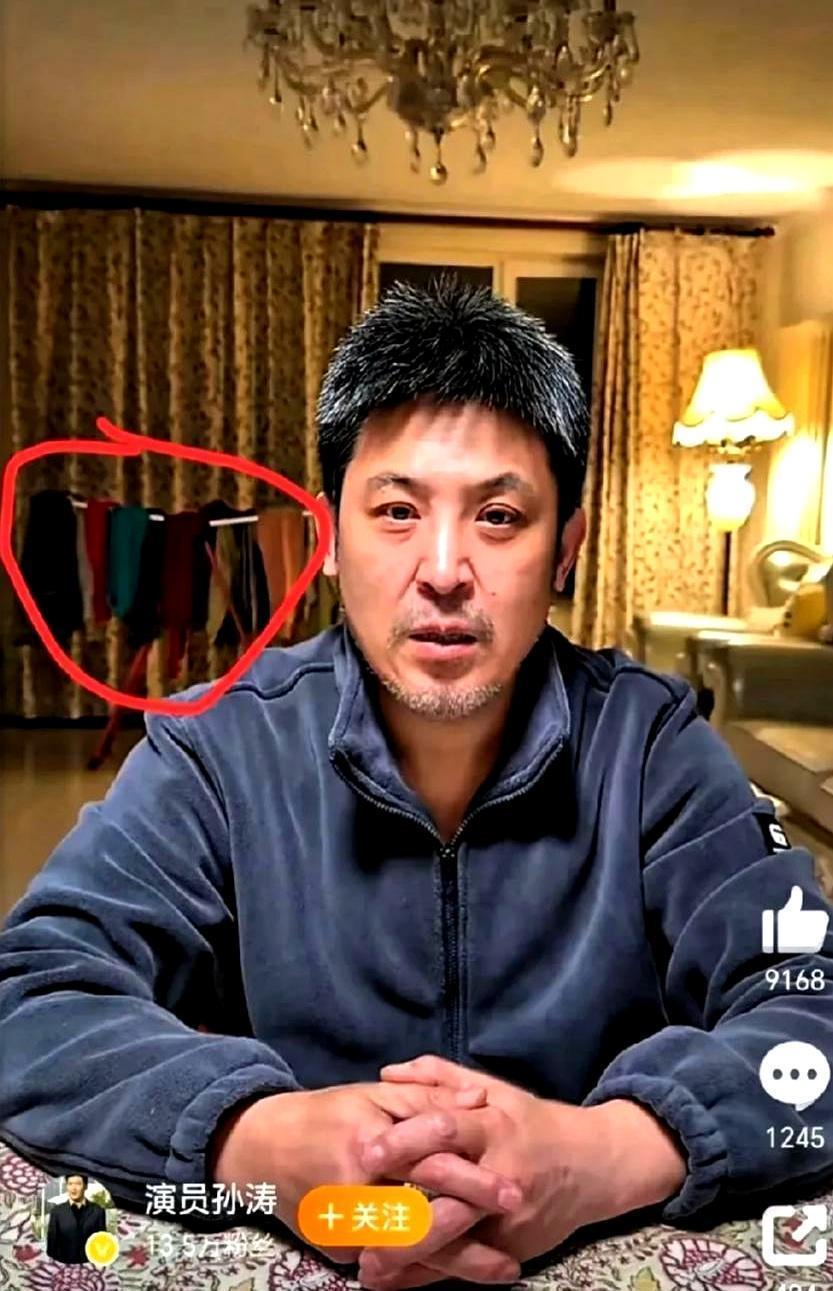 孙涛哭了二十多分钟，就因为有人硬把他扯进“酸黄瓜”大战。
 
他没挺闫学晶，没卖