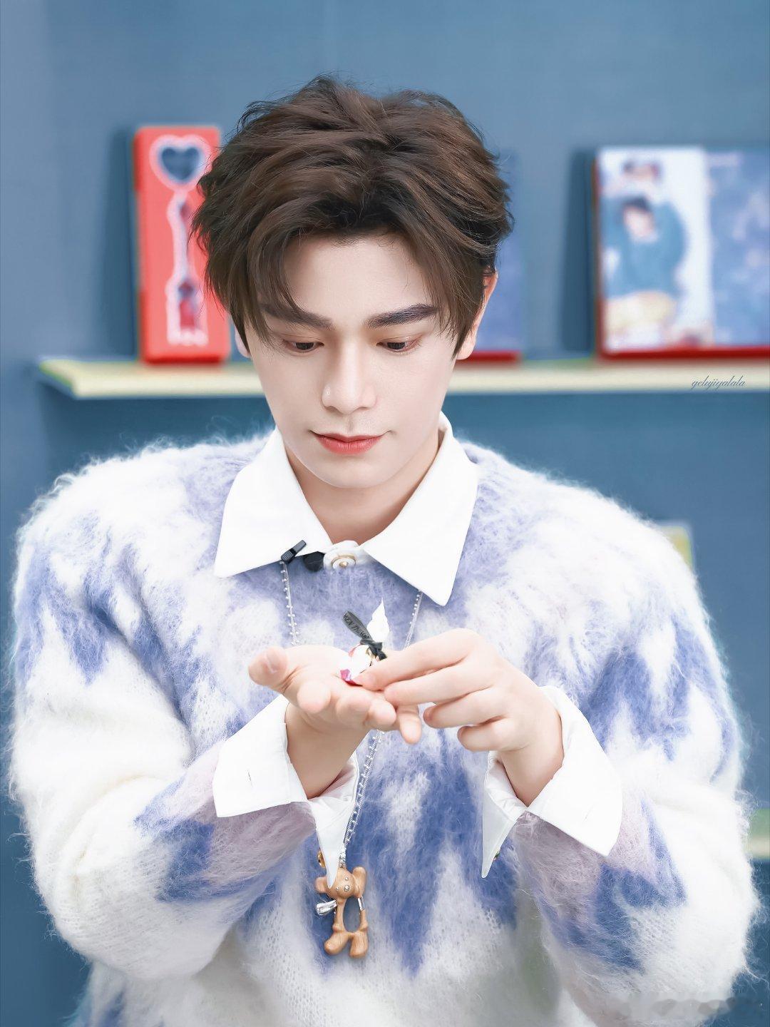 丁禹兮张海虾 dyx丁禹兮南部档案 “一定要默默陪着吗？像我这种话很多的人，可不