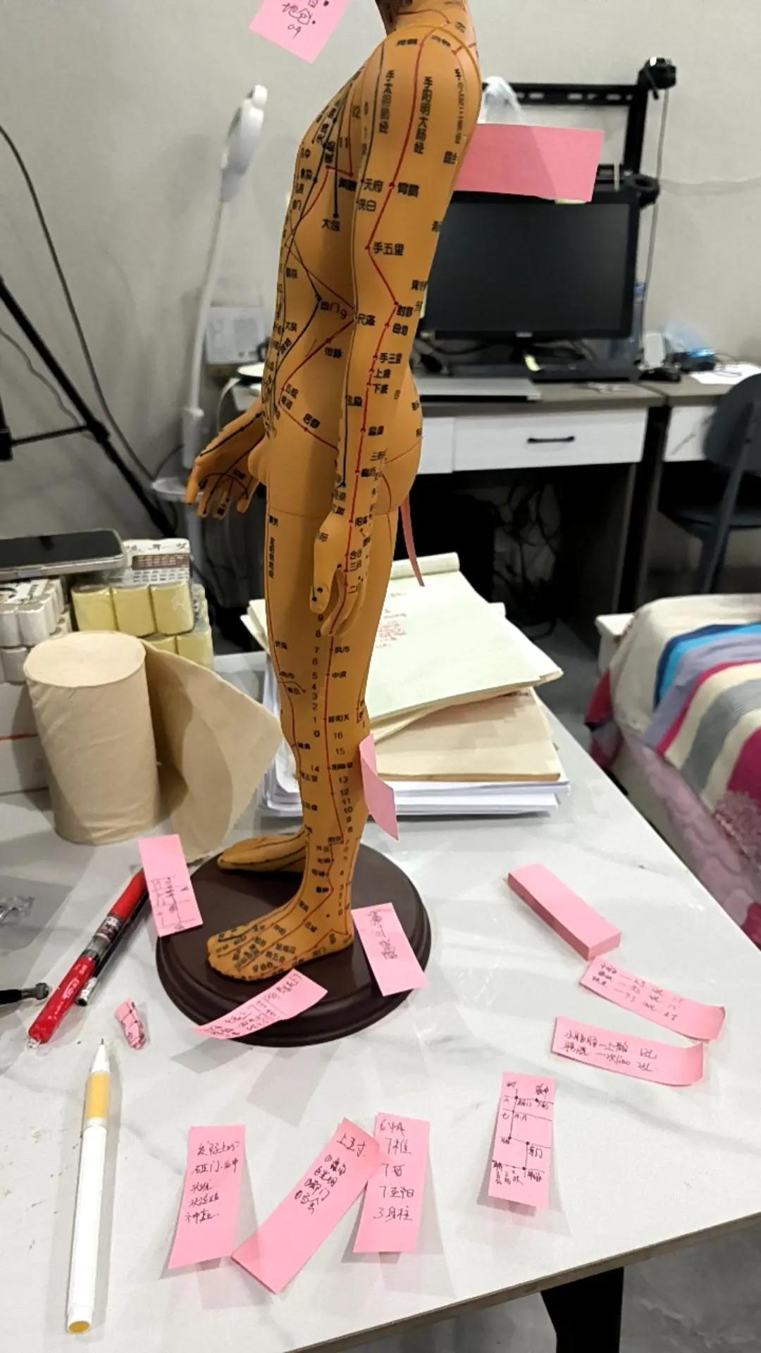 巧记穴位。画图，总结距离都用上了，现在的六点11，我已经学习一个小时了