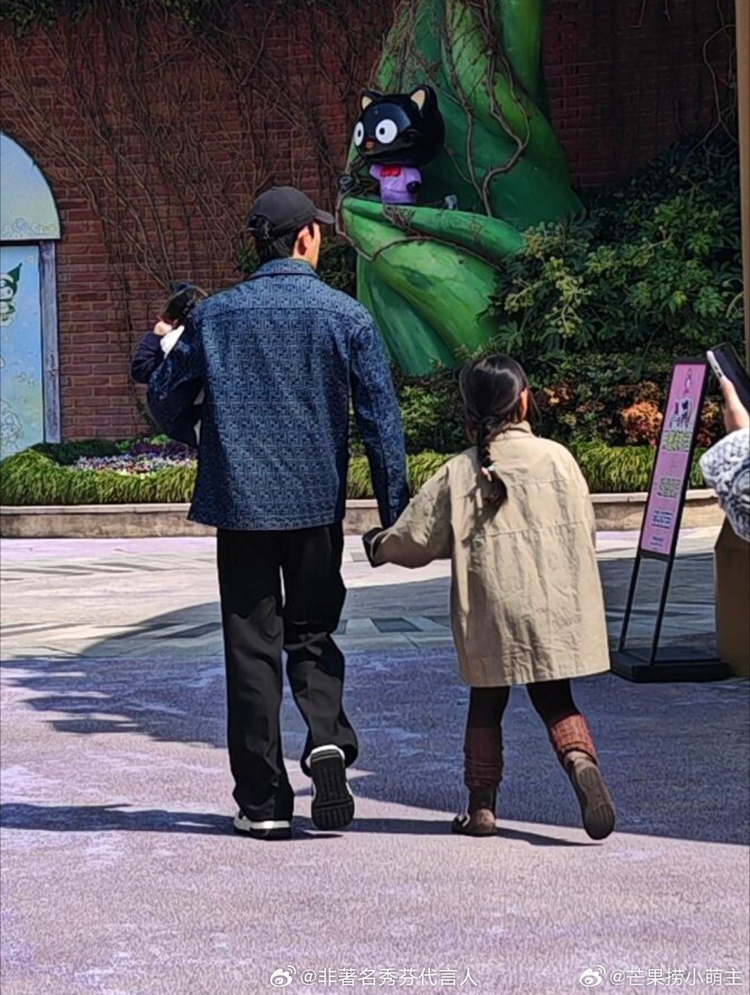 这么看来宋浩然这个后爸还挺称职的起码比小猪妹他那个亲爹好宋浩然离婚还带小猪妹