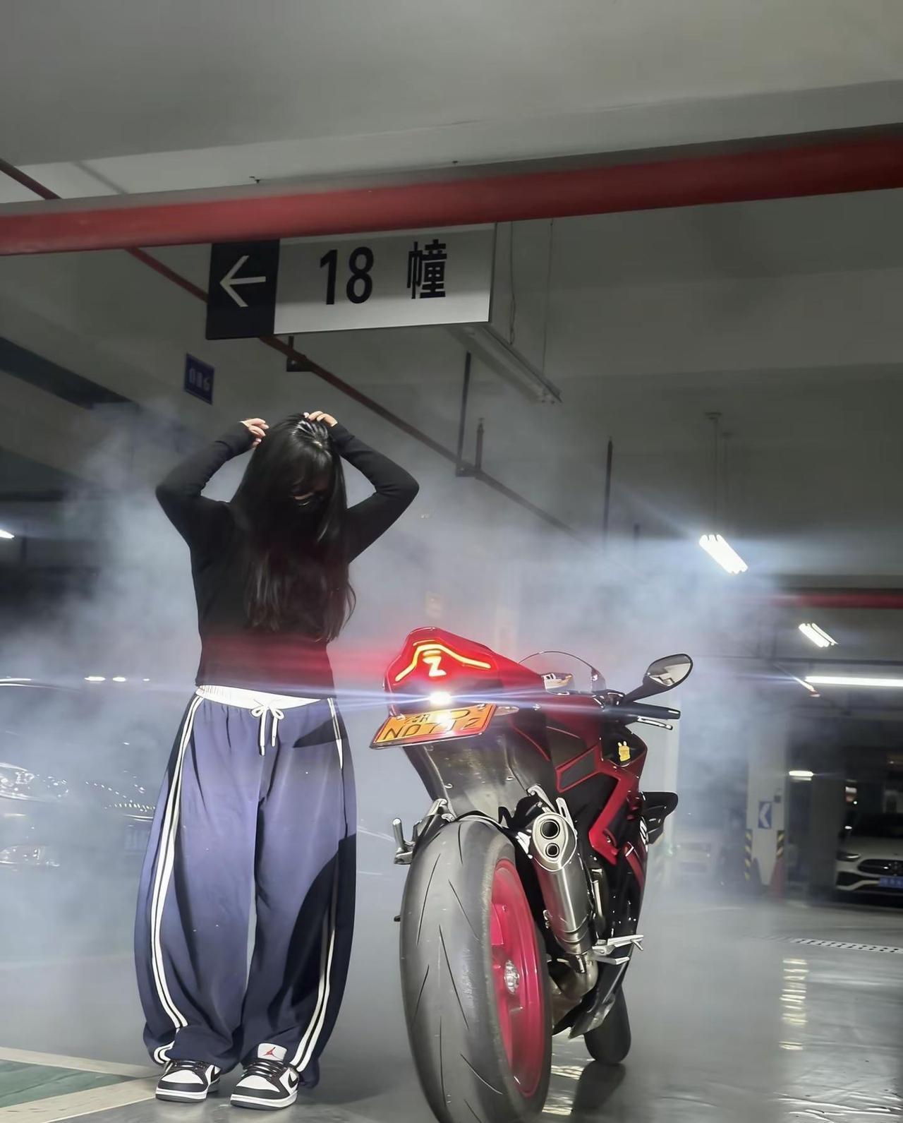 祝大家在新的一年一定要平平安安哦张雪500rr