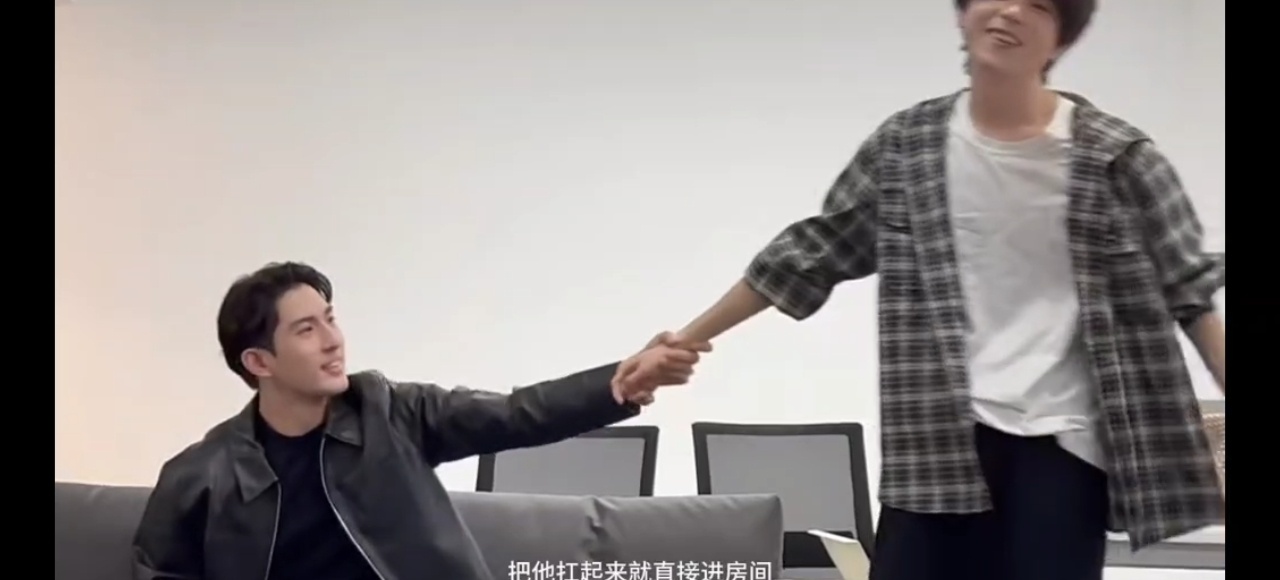 这个铝丝瞳刚开始试戏的时候盘对方的腰就盘得这么熟练是好男孩吗 