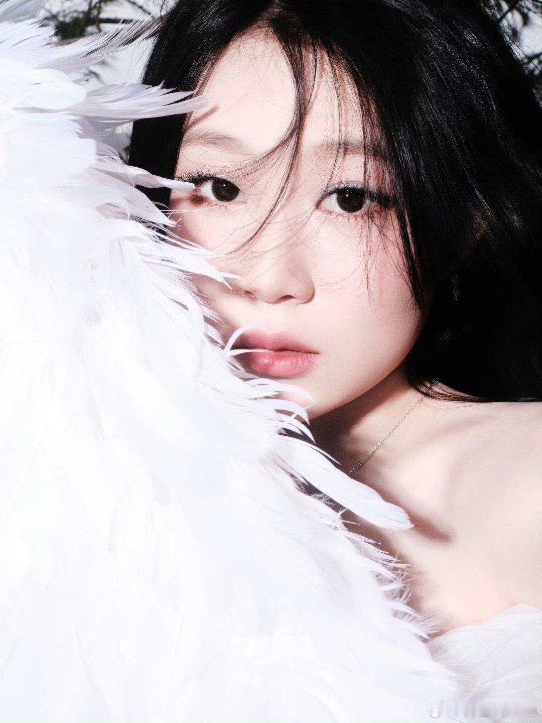 沈佳润EllE出图沈佳润elle白裙沈佳润Elle出图了，妹妹好美啊 ​​​