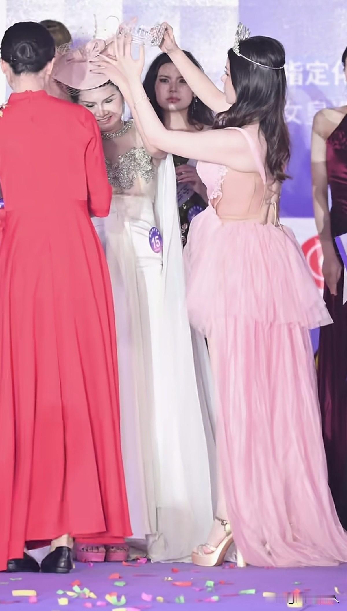 广东选美大赛冠军得主，实名所归，没有什么好吐槽的！
因为这个女孩是符合众多评委的