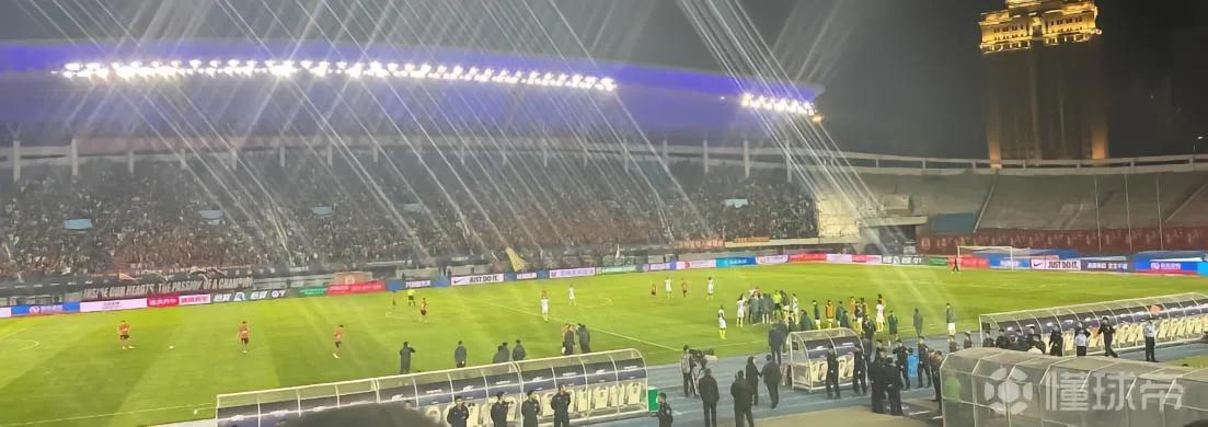 关于中国足球职业联赛的外援制度我有以下建议：
1.下赛季开始每支中超球队可以同时