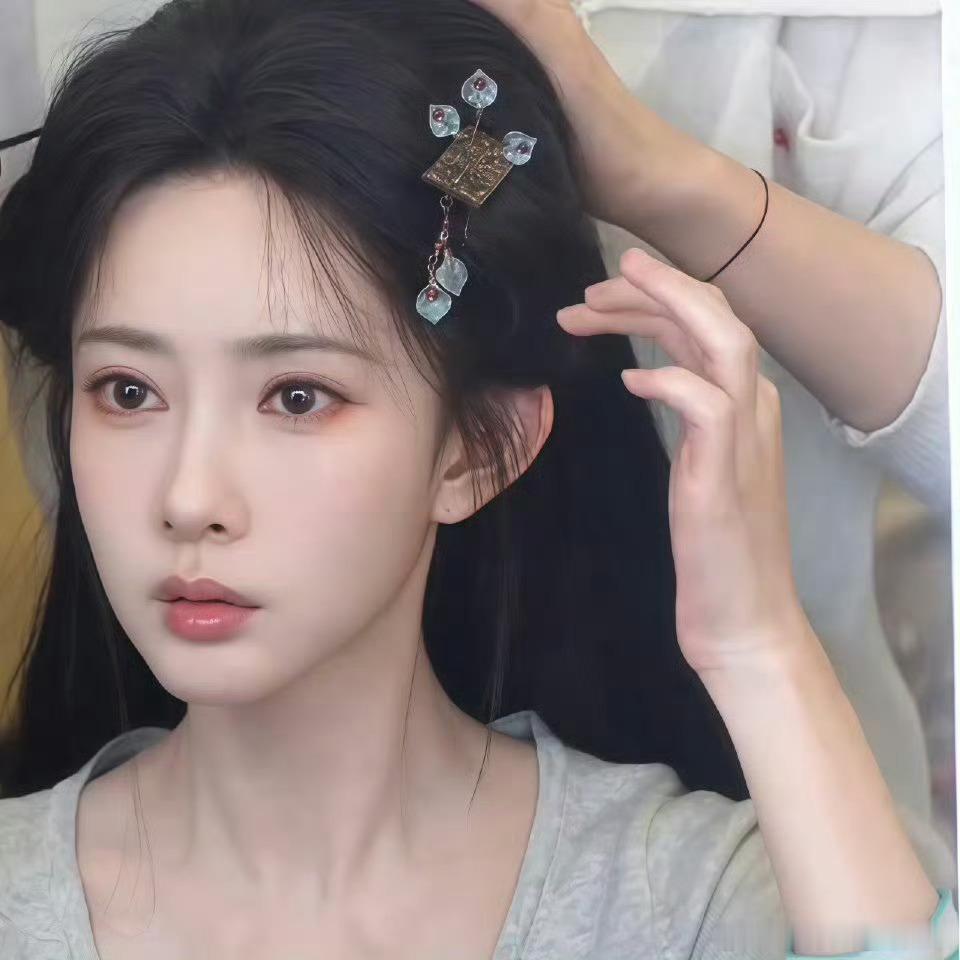 将门独后孟子义沈妙两个路透破6w赞了，很多人都夸妆造好状态好 ，孟子义演将门独后