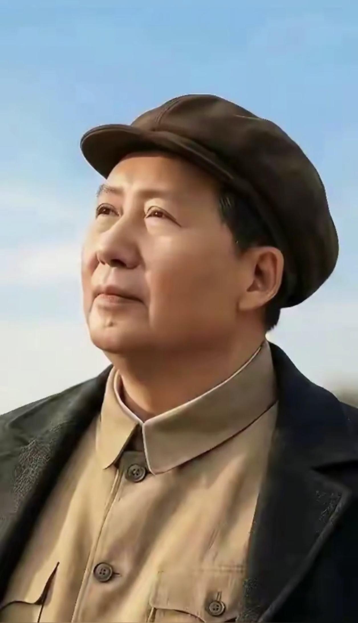 百年风云变幻，神州历经沧桑，一腔浩然正气直冲云天。
 
昔日山河破碎，遍地战火硝