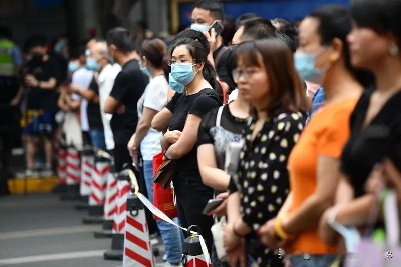 成都的高中教育资源基本都集中在核心城区区域，排名前20的高中全部聚集在核心城区，
