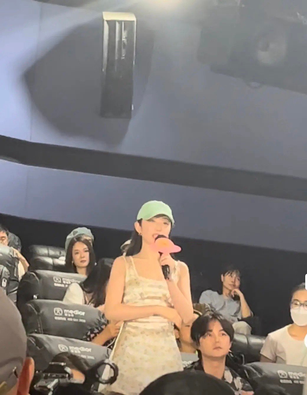尹正蒋梦婕首映礼都可以坐在一起啊 ​​​