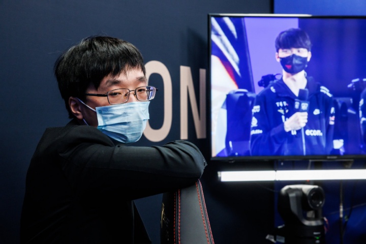 Tabe职业生涯S赛交手Faker战绩：RYL选手期间0-3，转型教练2-6