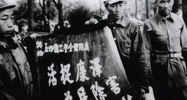 1948年，蒋介石的心腹康泽被俘，全国上下一片欢声笑语，并要求将康泽处死。毛泽东