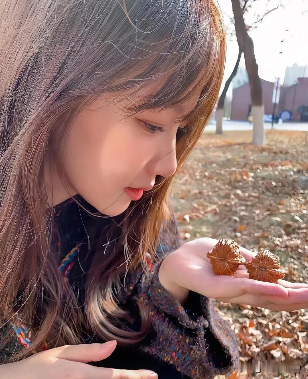 今天不说文玩，聊点家长里短的事儿。
小时候有没有令你记忆一生的事呢？
要说人穷不