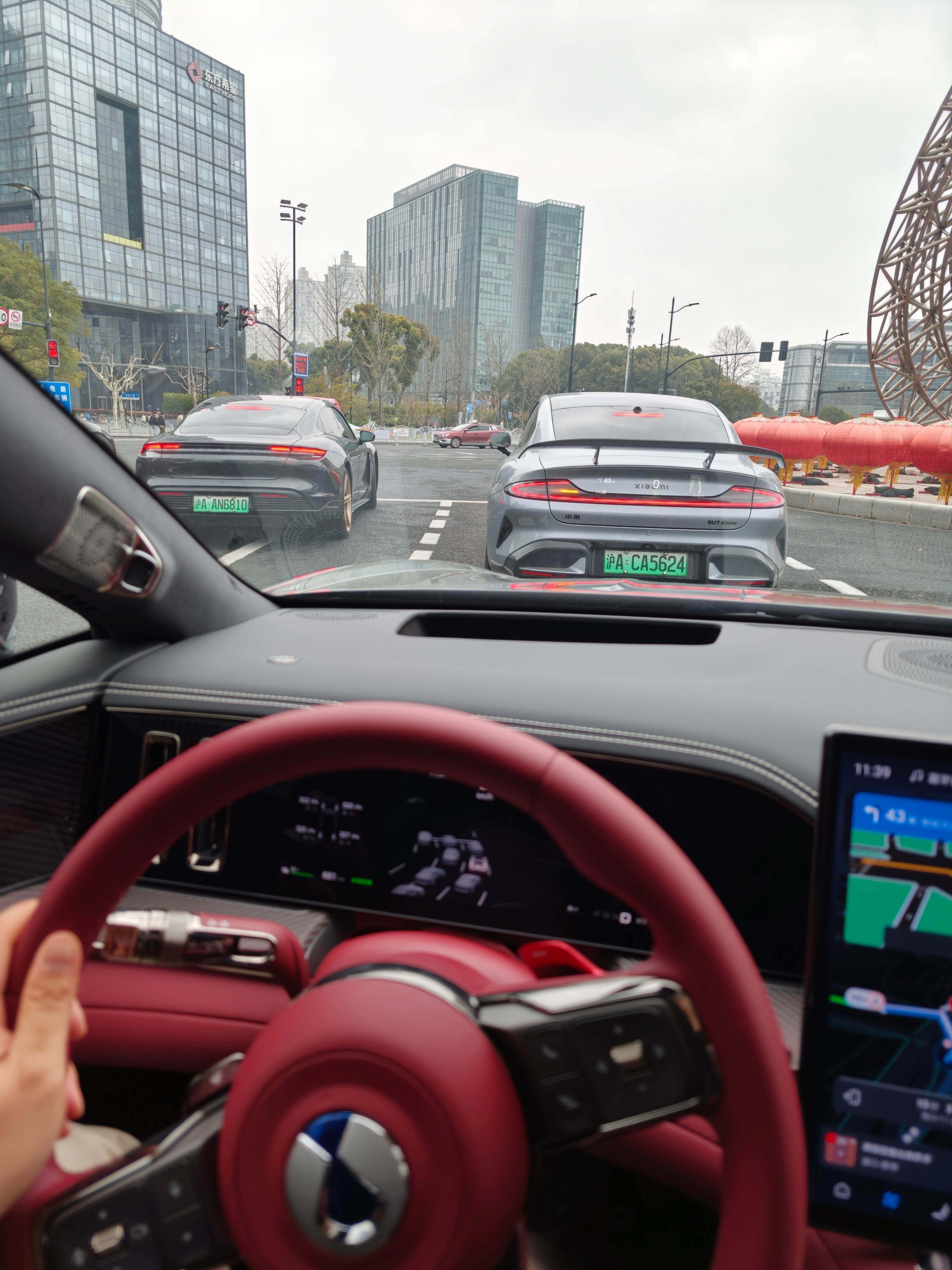 又偶遇了保时捷Z7和SU7Ultra，说实话这俩车长得也不像啊 北京