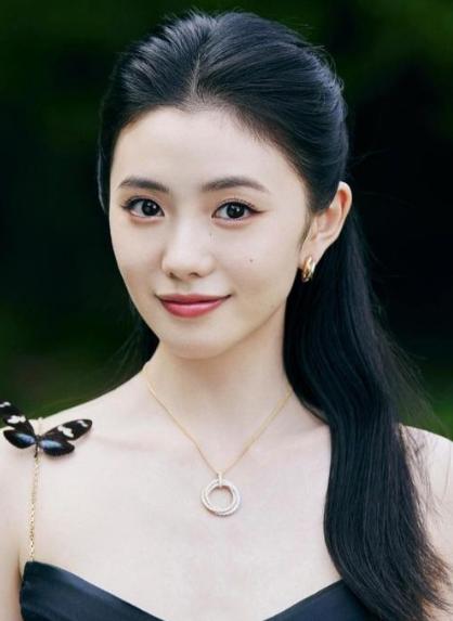 从巩俐到刘浩存，谋女郎排排坐：
一代巩俐，封神；二代章子怡，国际章；
三代董洁，