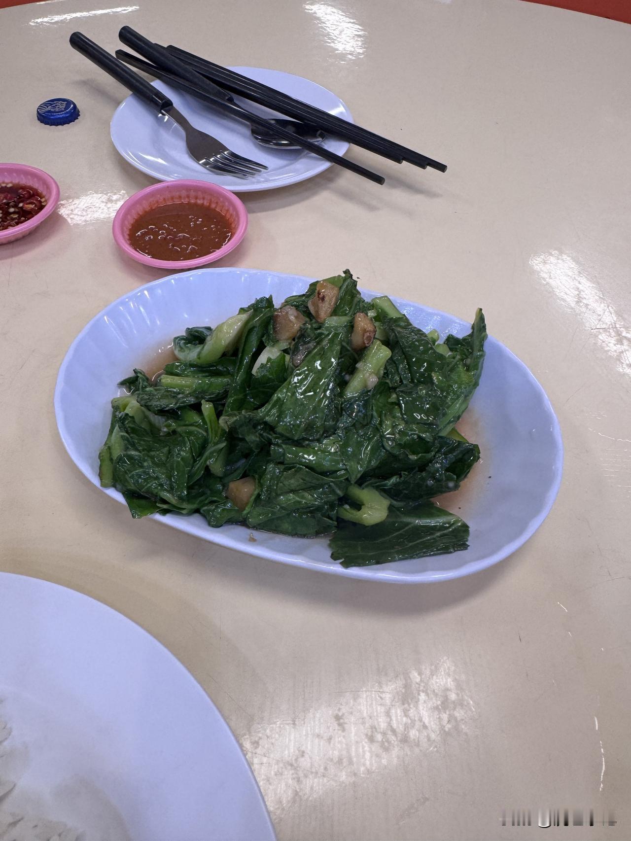 上星期天傍晚跟一位老友在他家楼下食阁喝了啤酒。 这是多年来首次破戒，记录之！