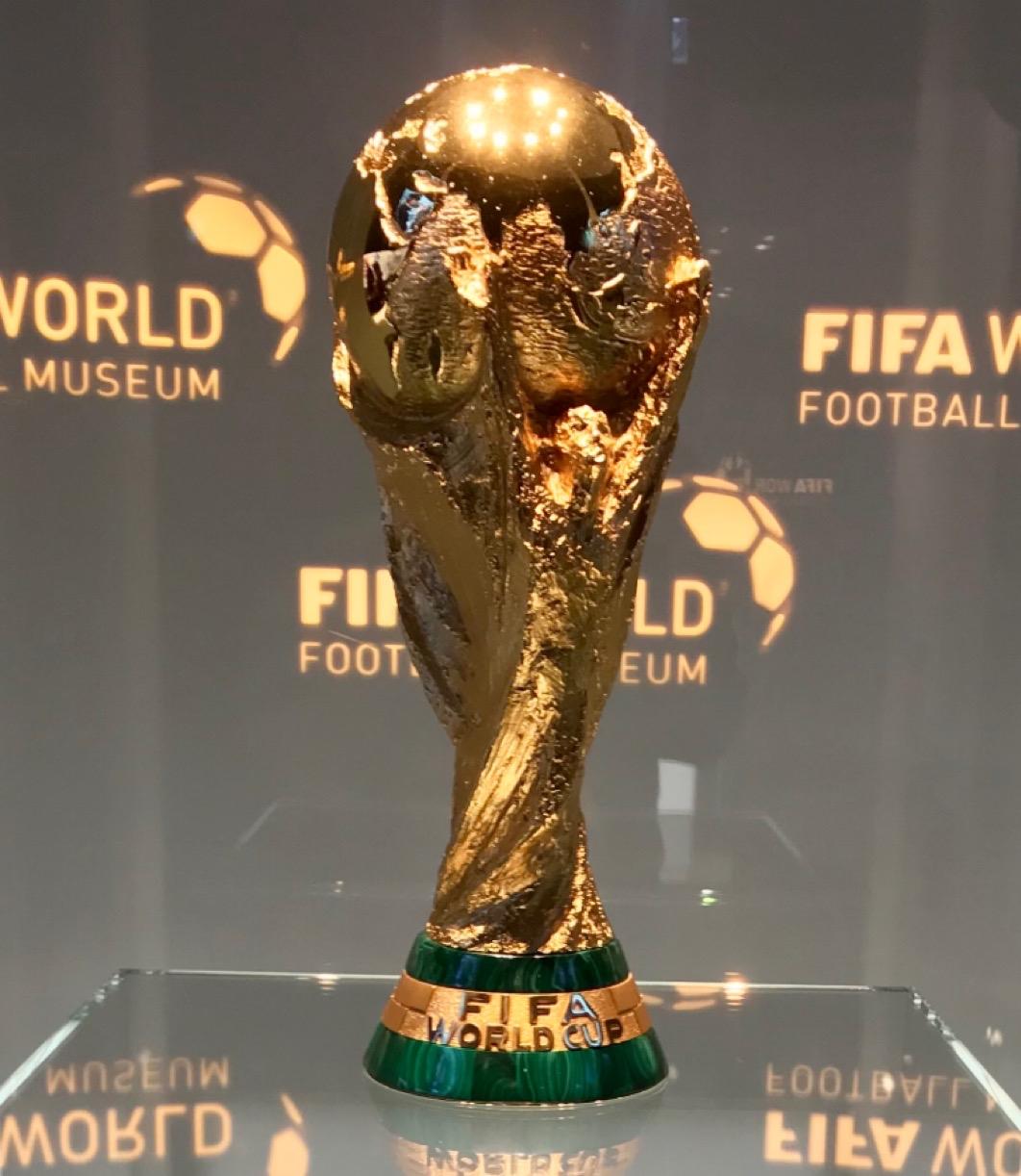 截至今日，赢得世界杯次数最多的国家

🇧🇷 巴西：5  
🇩🇪 德国：4