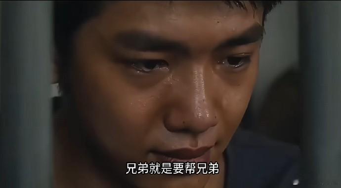 打磨台词时，删得最狠的是“抒情”。把“我日夜思念着你”改成“这月工钱比上月多了两