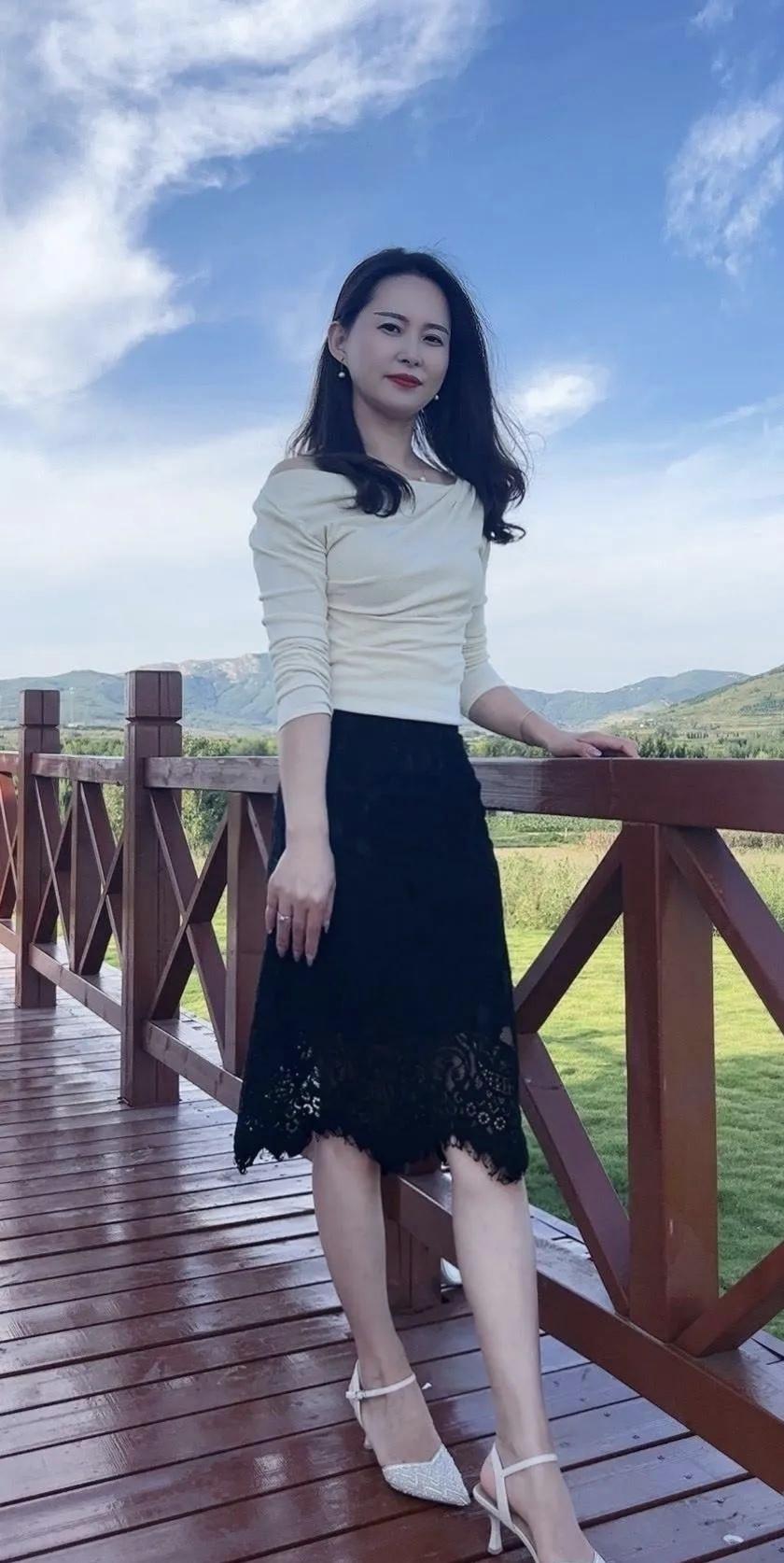 在人生的画卷上，我们执笔绘梦，风雨兼程只为那抹绚烂的彩虹。