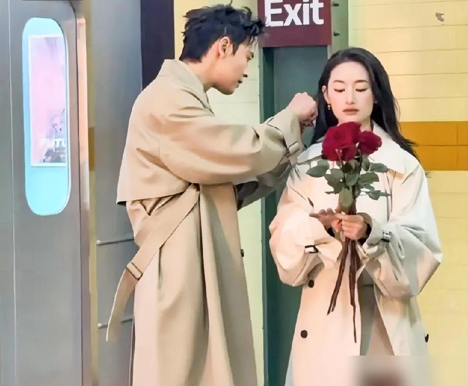 吻戏磕到下巴他秒揉额头，传领证的CP竟是同岁同门师姐弟！
 
你别不信，传他俩3