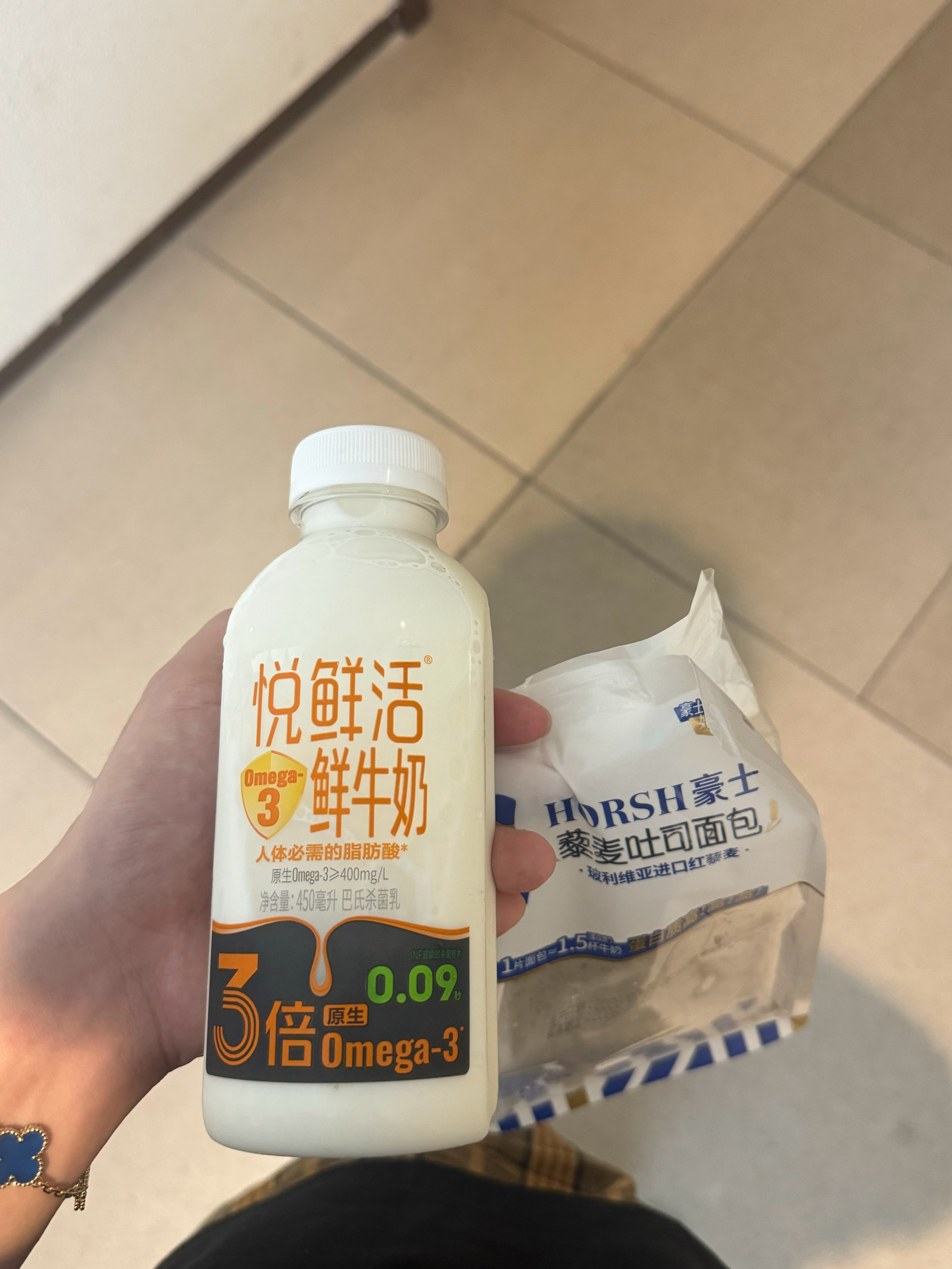 我觉得好震撼哦，第一次看到牛奶里居然也添加了Omega3…油然而生一种自己太土跟