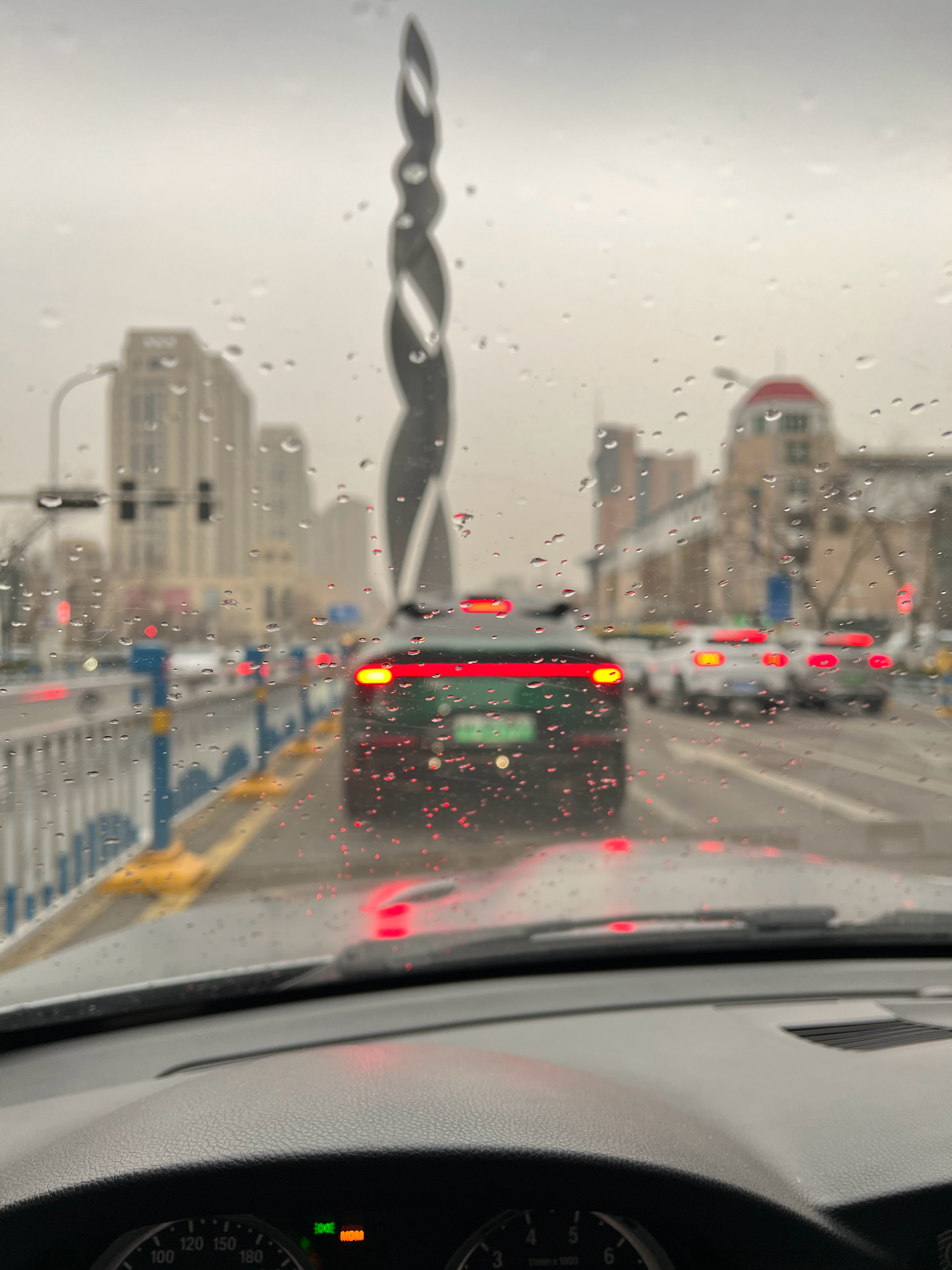 得～下雨了（我前两天刚洗的车） 天津