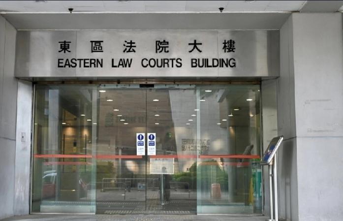 香港六旬男女去年10月在长洲公众码头长櫈作出不雅行为，遭人拍下影片及在网上流传。