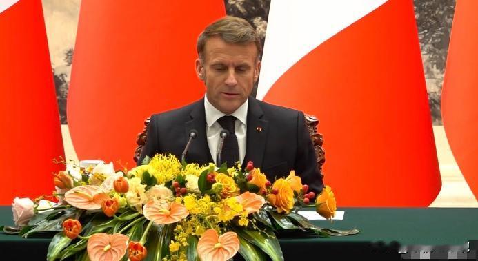 现场签字！中法合作稳了
12月4日，中法两国领导人共同出席了签字仪式！在现场见证