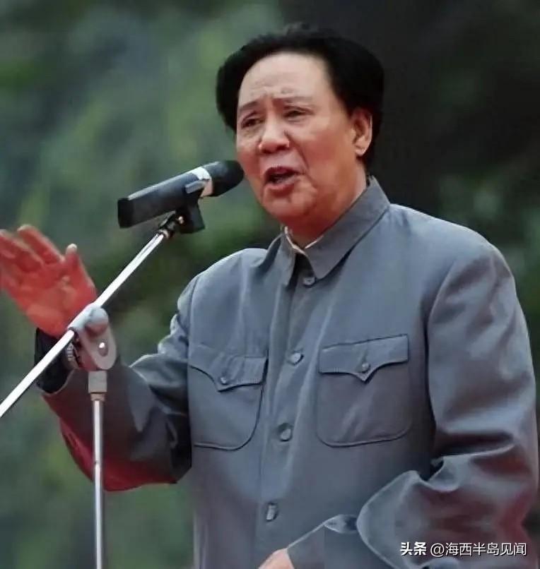 85后侯京健饰演伟人青、中年，后继有人了。古月是从群众里挑选出来，占先天优势，代