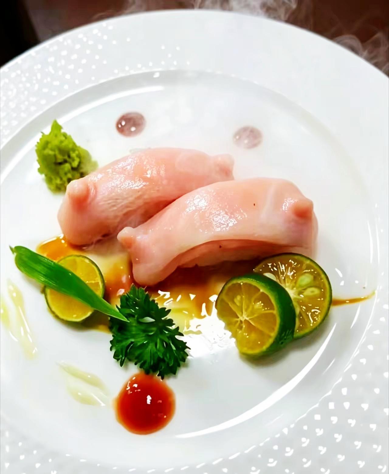 摆盘精致的刺身端上桌，看清食材外形，不少人瞬间没了食欲

奇葩美食 美食猎奇