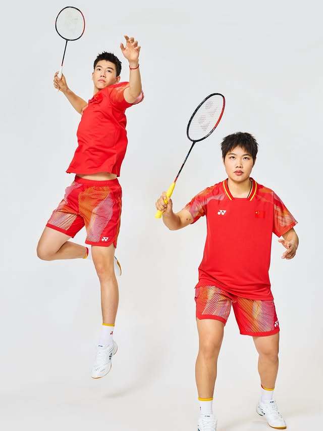 新赛季的衣服好看，黄东萍的造型也好看！！！ 