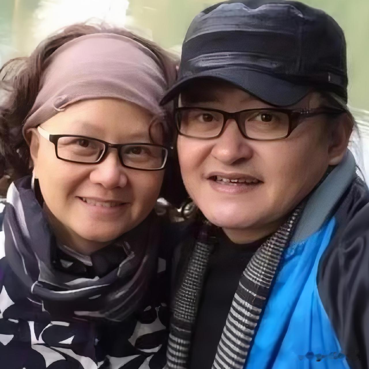 刘欢妻子卢璐，最新发声！
 
9月30号，刘欢去世的第六天，他的妻子卢璐冲上热搜