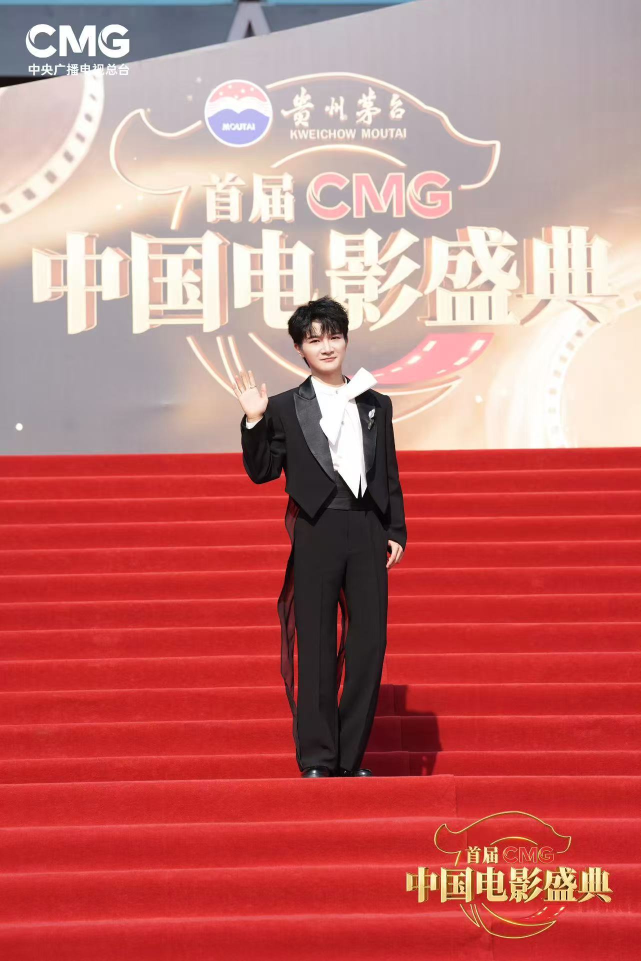 CMG中国电影盛典红毯 电影人的高光时刻，不止在银幕上。当灯光亮起、红毯铺开，他