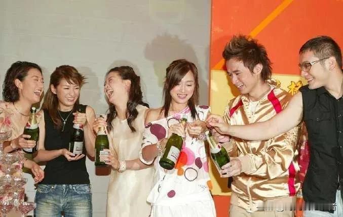 可以质疑琼瑶的爱情观，三观，但是不能质疑她选演员得审美，琼瑶剧曾经的内娱演员，除
