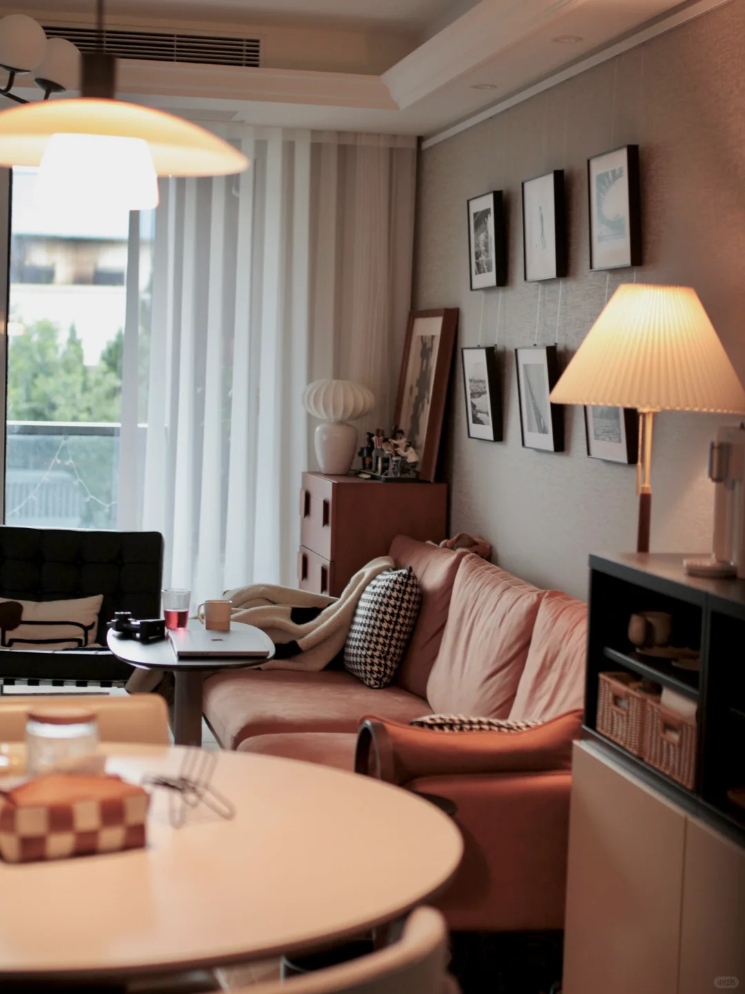 这大概是只有同频的人才会喜欢的氛围吧……