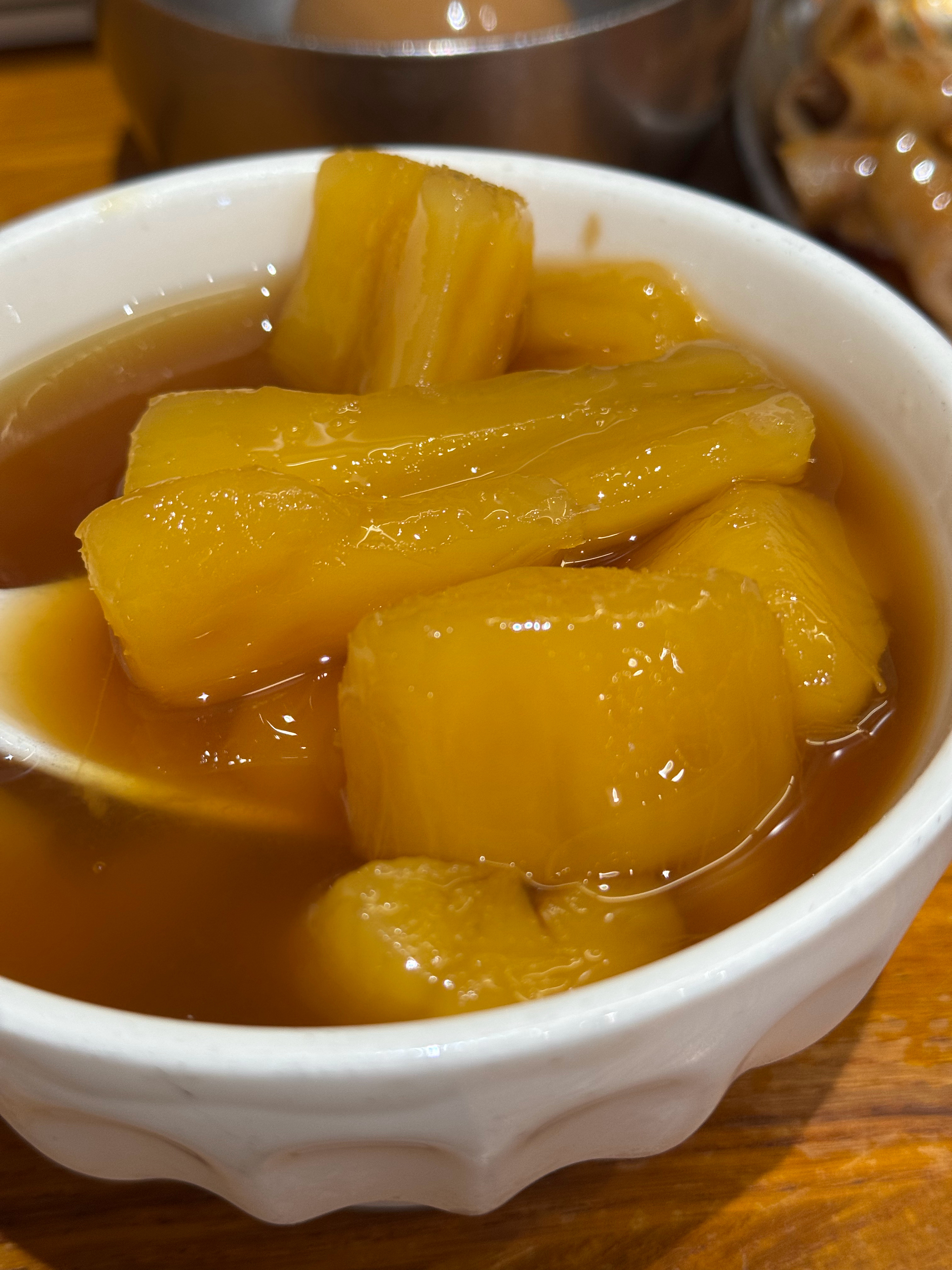 每天的主线任务：把碳水吃够。辅线任务：把肉吃够。 