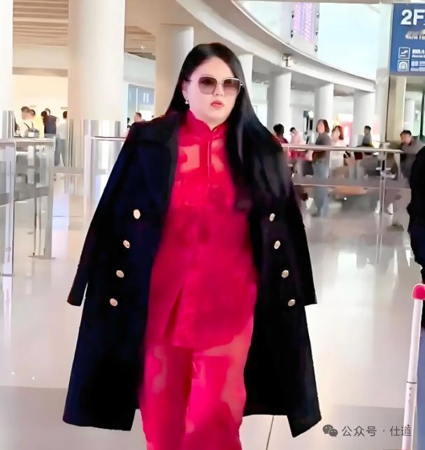 如果李湘知道有一天她被封，还会炫富吗？

答案是：会。

在李湘心里这不是炫，是