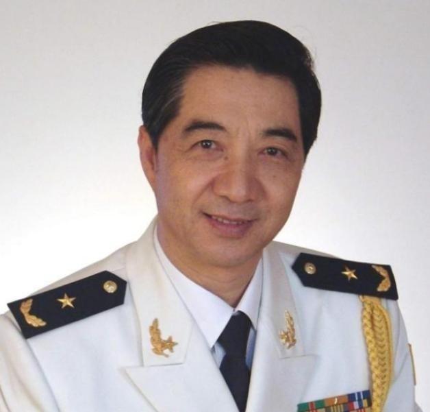 特朗普第一次当选总统的时候，局座张召忠曾经风趣的说：如果他连任两届的话，他一定能