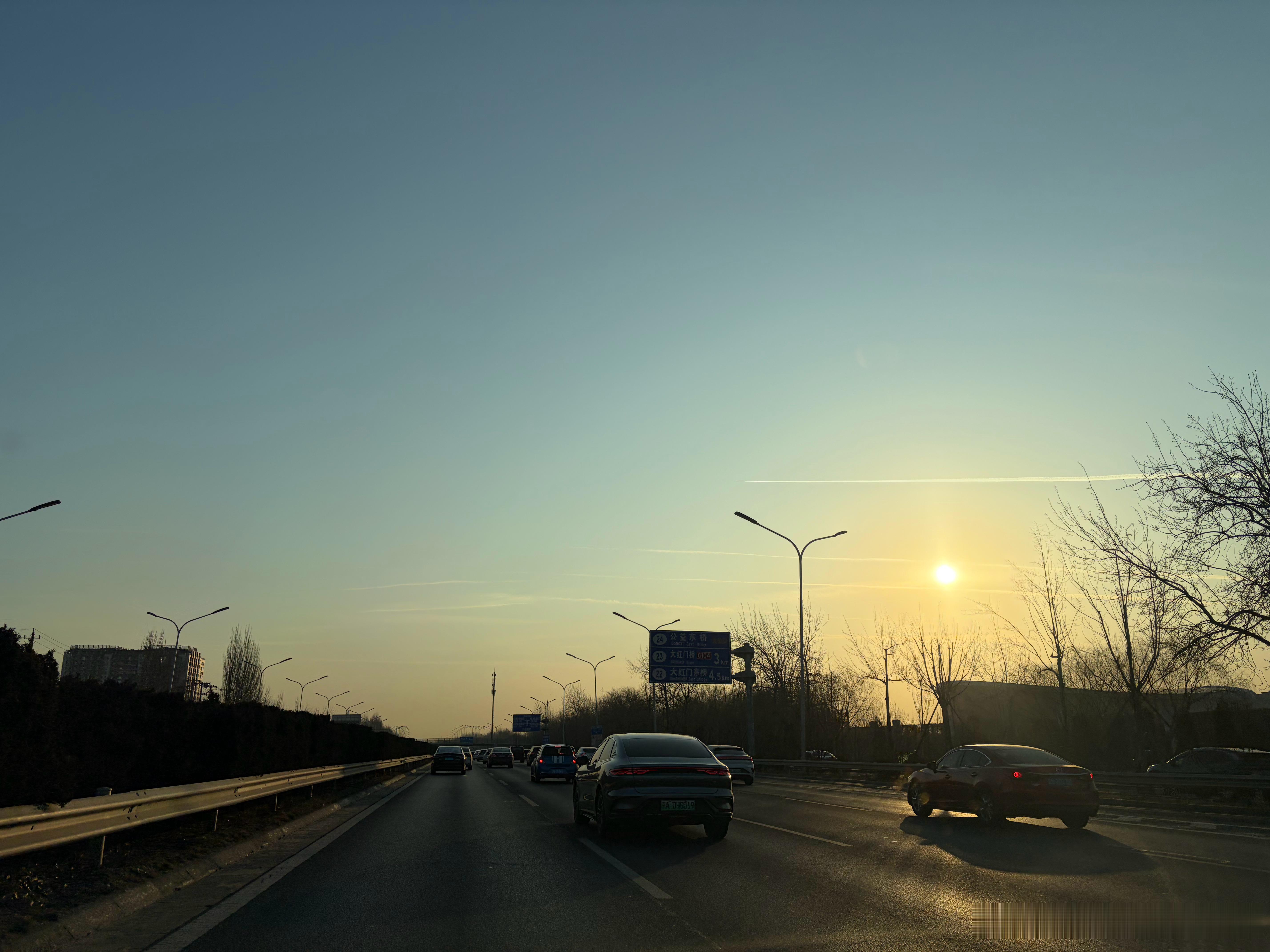 早啊！大家都放假了嘛，感觉早高峰路上车好像少了一点！大v聊车我的日常plog春节