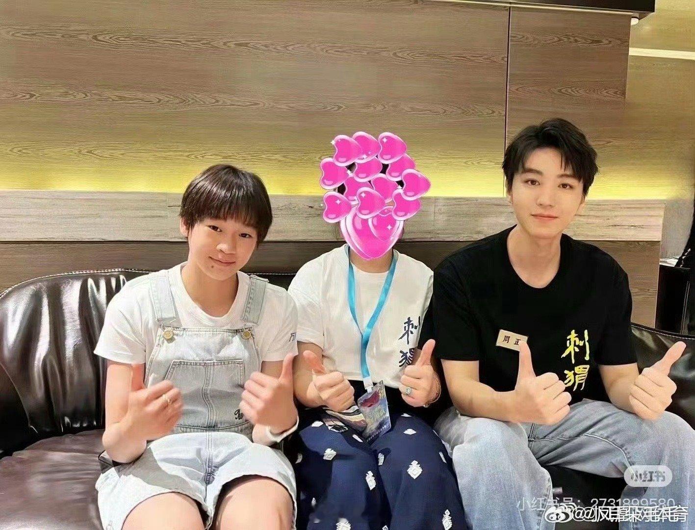 #全红婵王俊凯合影#全妹和凯凯合上影啦，恭喜全妹追星成功！下一步该不会是要去见黄