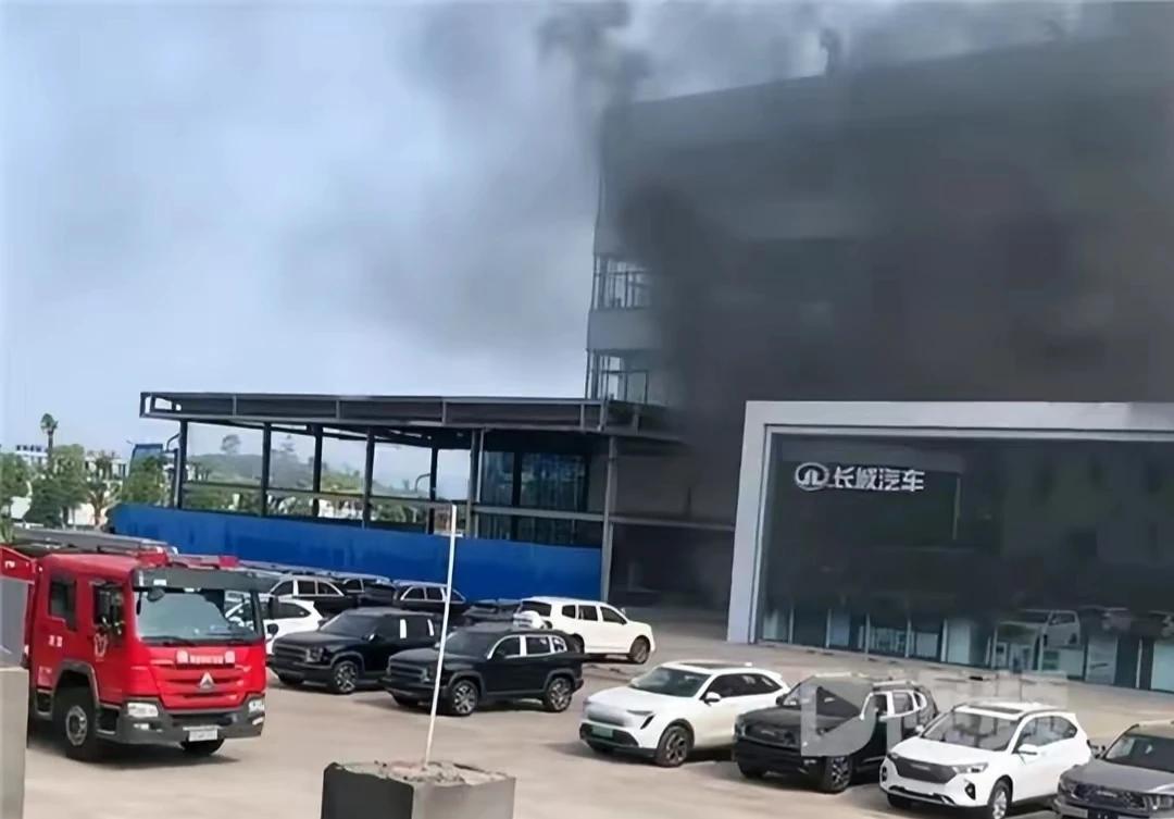 宜宾长城4S店自燃事件：据当时参与救援的消防员说是新能源车自燃，而不是哈弗官方所