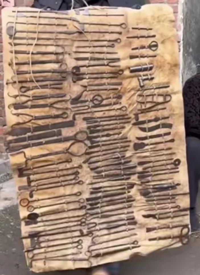 中国古代中医108件手术金属器材。