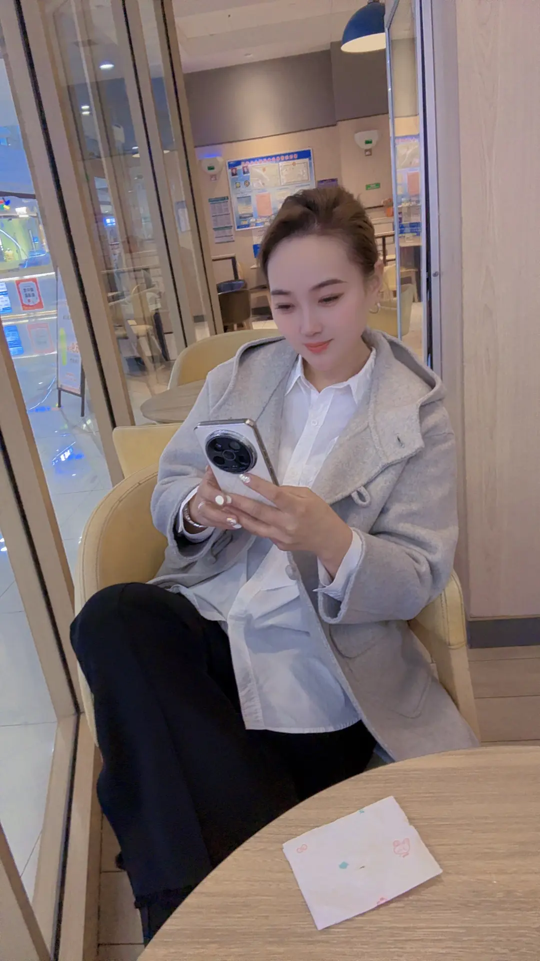 人这一生会遇见很多人，最大的幸运，是能和懂你的人结伴同行。彼此懂得，不...