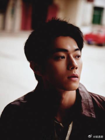 许凯演陈辉算是脱敏治疗了 这次许凯的转型绝对是让人眼前一亮！从《蜜桃》的害怕乱爬