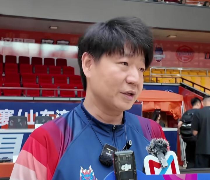 邱彪下课声响起，其原因是主场输掉了比赛，而且场面难看。
主场对阵辽宁，不管从哪个