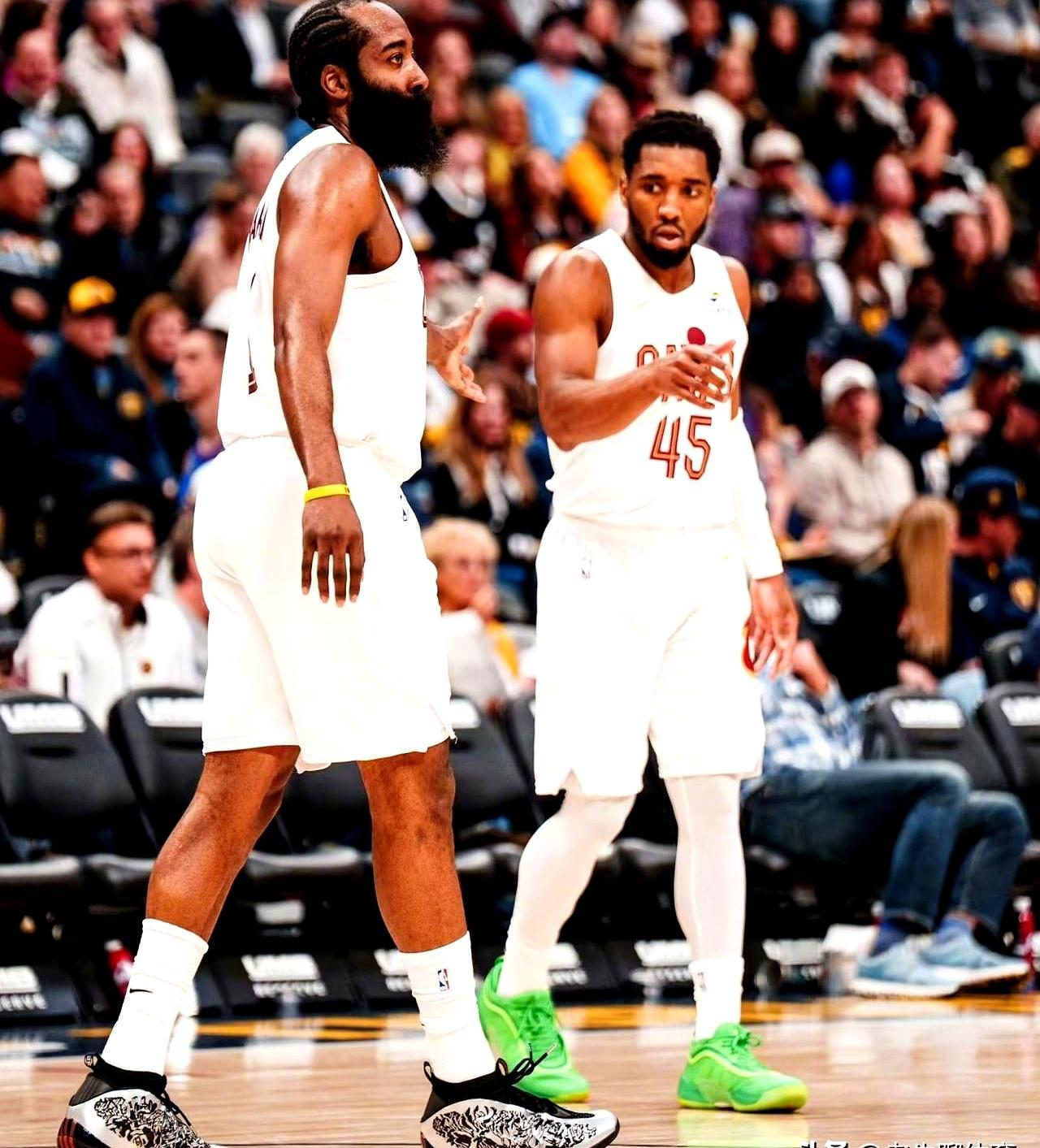 NBA的MVP，原来早就被一双鞋内定了。
 

很多人私下里都在嘀咕，哈登这些年