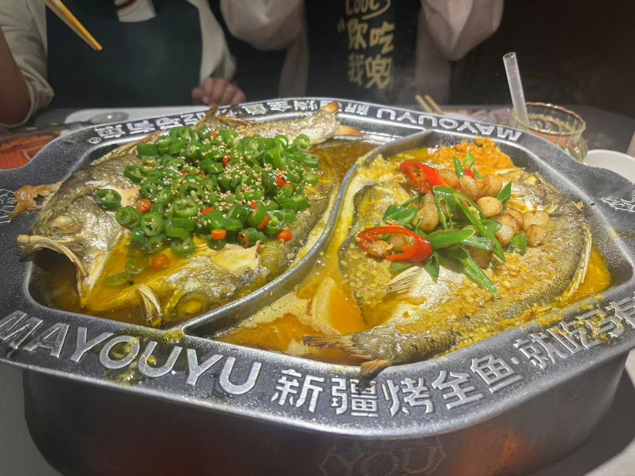 我平生最不爱吃的食物就是鱼，虽说营养丰富，但吃起来麻烦，有刺、肉碎，没有牛羊肉吃