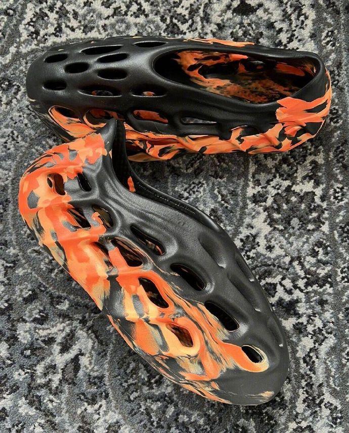 洞洞鞋鼻祖，这款未发售的Yeezy Foam Runner V2，真的很绝！

