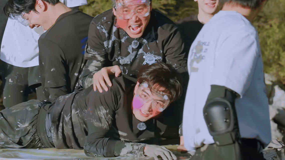 陈星旭鼻青脸肿地赢了陈星旭赢了的代价是鼻青脸肿不少演员刻意规避狼狈镜头，陈星旭却