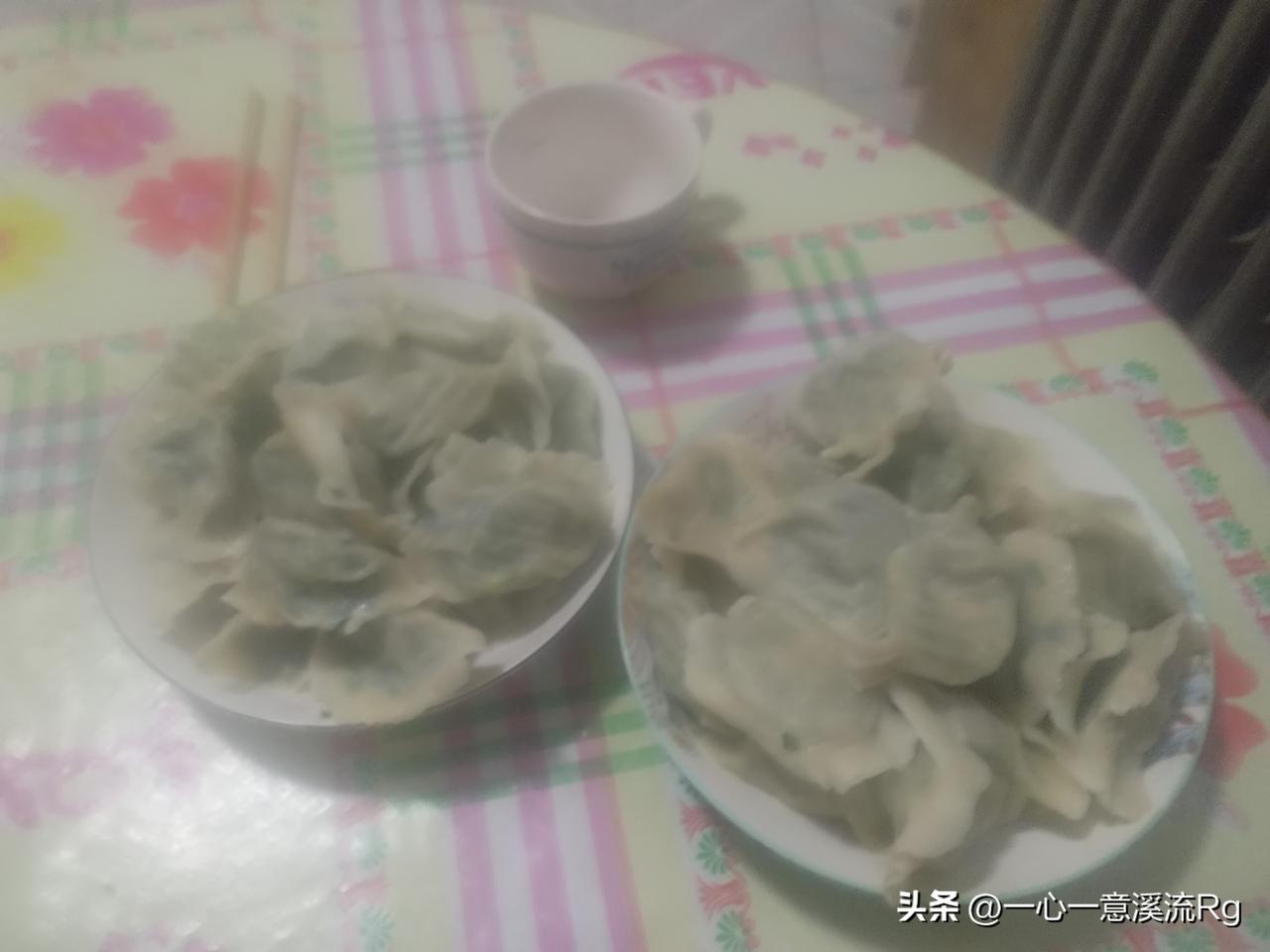 众友友晚上好！
下班回家后，上午到夏玉米地里看一下，玉米进入抽穗养花期，等待喷粉